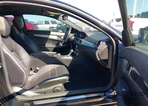 2015 Mercedes-Benz C 350 Sport из США, поврежденный, VIN WDDGJ5HBXFG422362